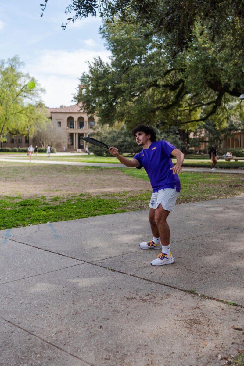 LSU public relations sophomore Gianpaolo Nicolosi returns the ball Thursday, March 7, 2024, in the Quad on LSU's campus in Baton Rouge, La.