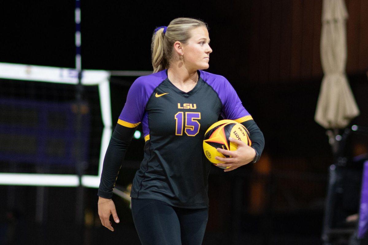 LSU beach volleyball senior Ellie Shank (15) carries the ball Saturday, March 2, 2024, during LSU's 5-0 win against Nebraska at the LSU Beach Volleyball Stadium in Baton Rouge, La.