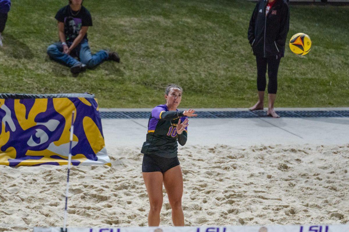 LSU beach volleyball junior Parker Bracken (10) serves the ball Saturday, March 2, 2024, during LSU&#8217;s 5-0 win against Nebraska at the LSU Beach Volleyball Stadium in Baton Rouge, La.