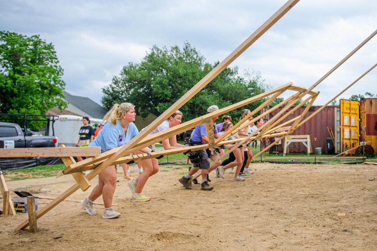 LSU students lift the framework on Tuesday, April 9, 2024, on Fountain Avenue in Baton Rouge, La.