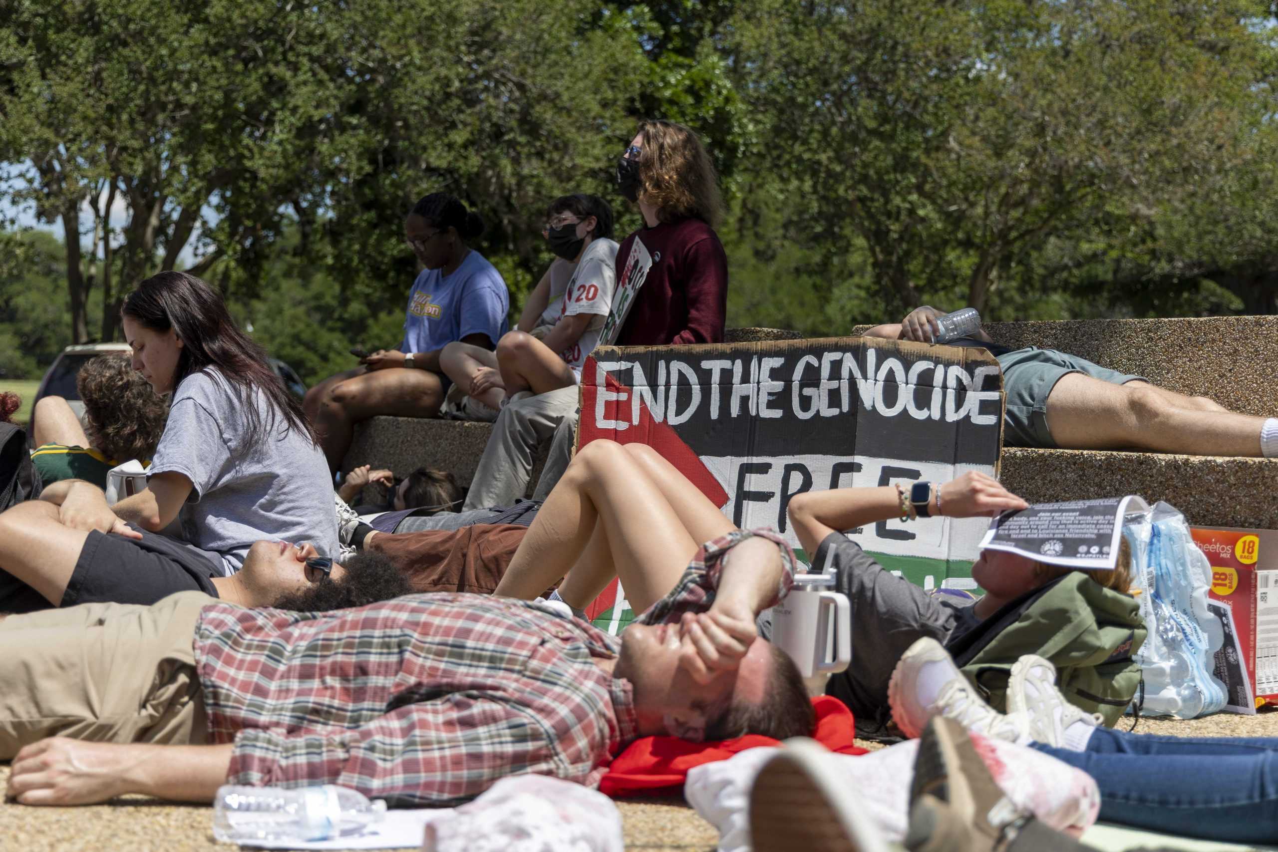 PHOTOS: LSU students hold Die-in for Gaza protest on Student Union steps