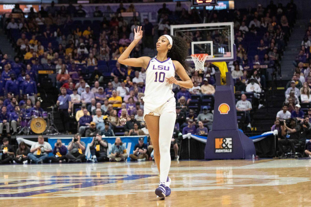 LSU women&#8217;s basketball junior forward Angel Reese (10) gestures to her teammates Friday, March 22, 2024, during LSU&#8217;s 70-60 first-round NCAA March Madness tournament victory against Rice at the Pete Maravich Center in Baton Rouge, La.