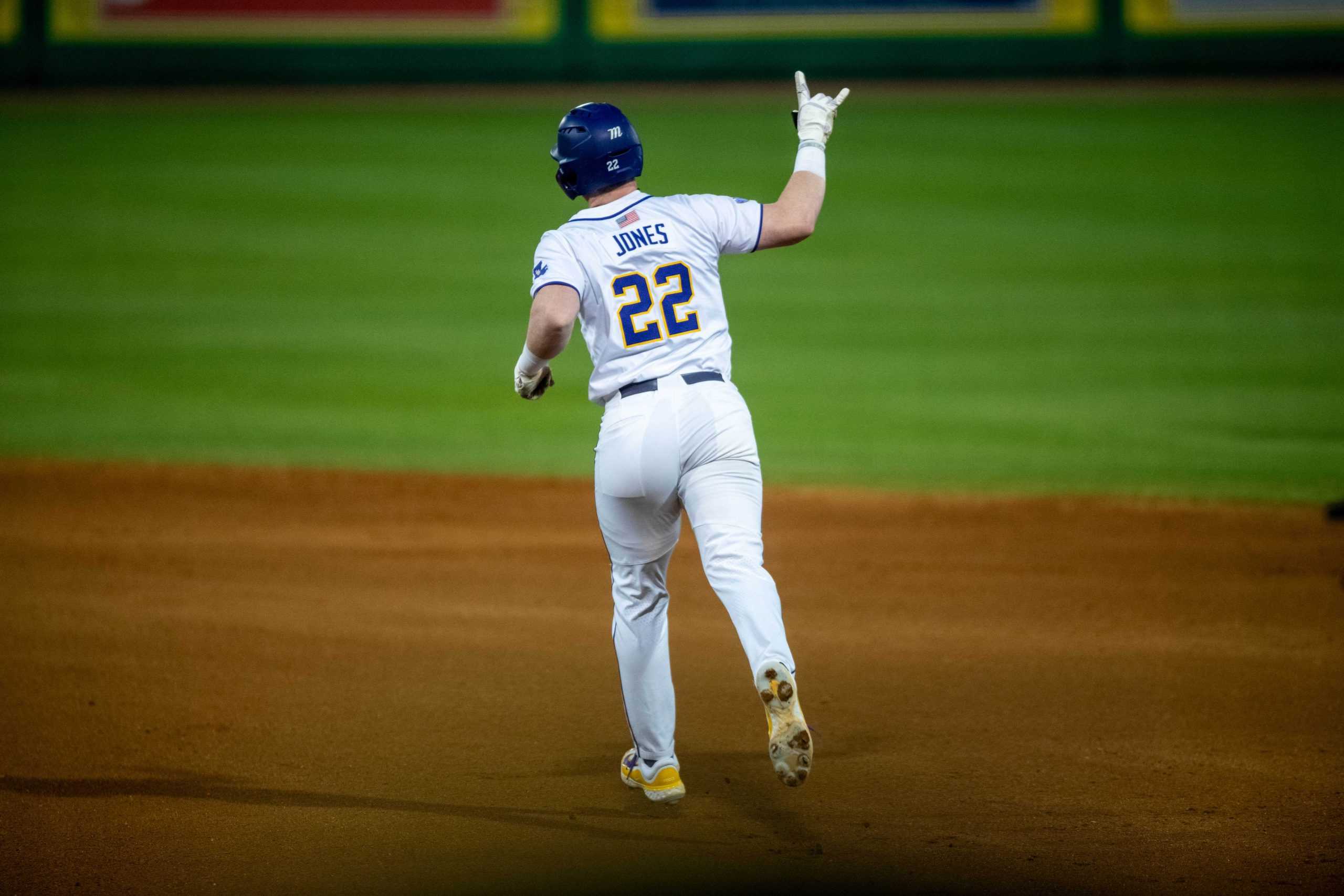 Jared Jones dings walk-off home run as LSU baseball knocks off Tennessee