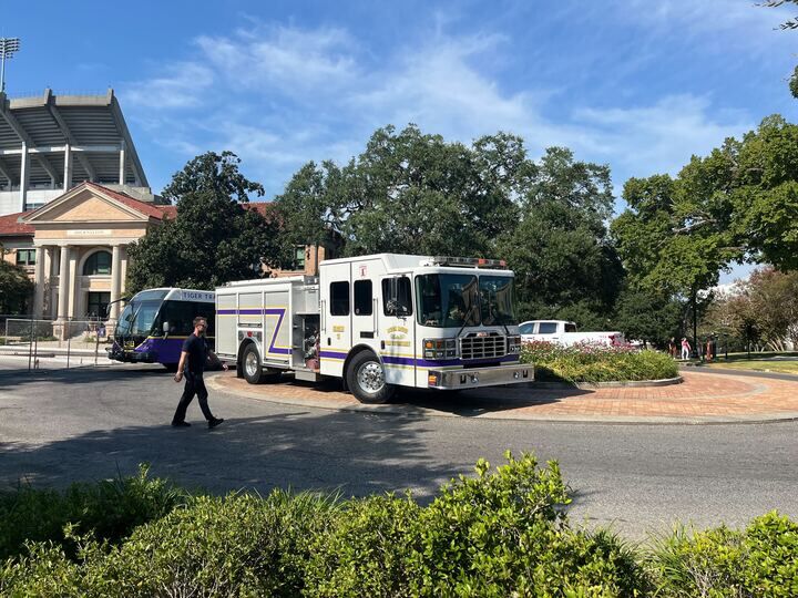 Fire alarms leave dozens waiting in heat outside LSU's Allen Hall on third day of classes