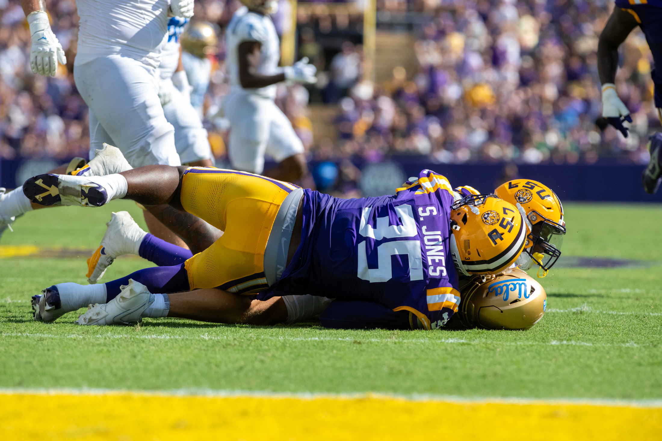 PHOTOS: LSU football defeats UCLA 34-17