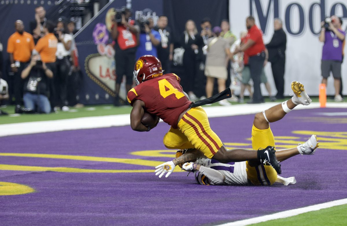 <p><span>Southern California running back Woody Marks (4) scores the winning touchdown past LSU safety Dashawn Spears (10) during the second half of an NCAA college football game Sunday, Sept. 1, 2024, in Las Vegas.</span></p>