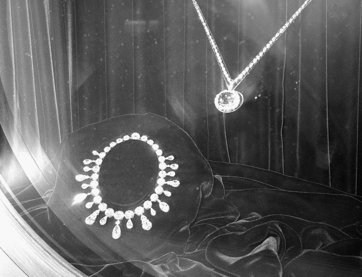 Put on display at the Smithsonian Institution on November 7, 1962 is a historic diamond necklace that had been the gift of Napolean I to Empress Marie Louise in 1811. It is encased with the famed Hope diamond, upper right. Mrs. Herbert A. May of Washiongton D.C. is the donor of the Napoleonic jewels. (AP Photo/ Bill Allen)