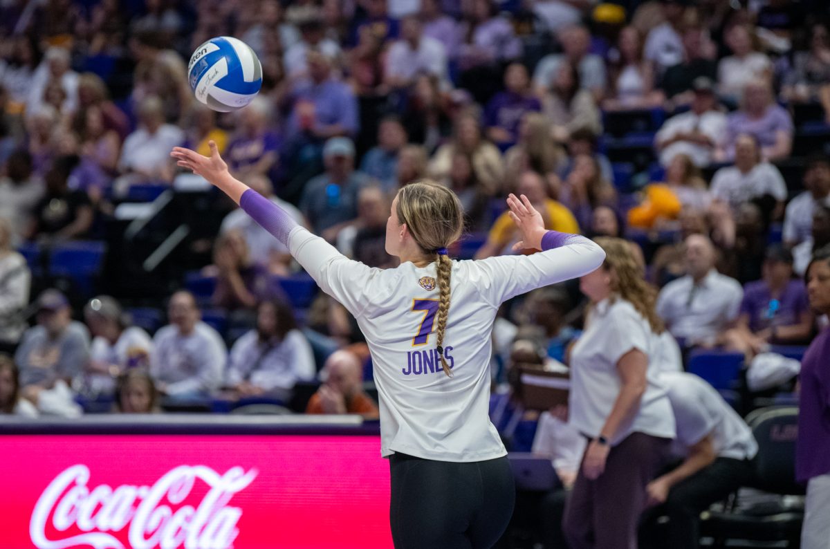 LSU volleyball freshman middle blocker Jessica Jones (7) serves the ball Sunday, Sept. 29, 2024, during LSU&#8217;s 3-0 loss against Texas in the Pete Maravich Assembly Center in Baton Rouge, La.