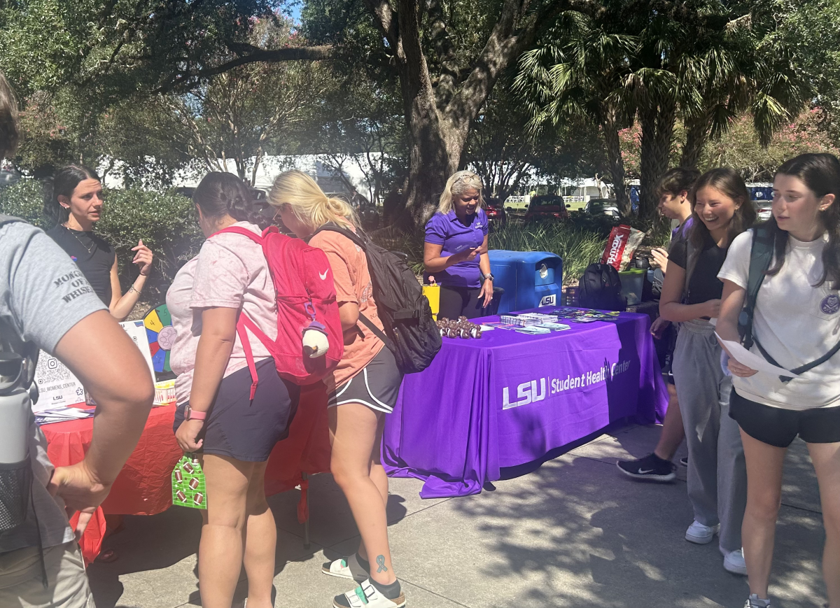 Students crowd around tables at the "Tealgate" on Sept. 26, 2024.