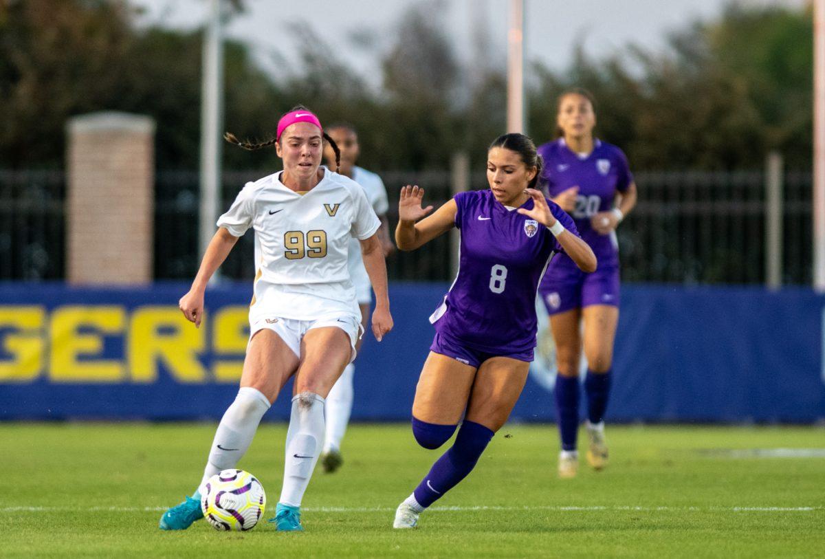 <p>LSU soccer redshirt sophomore midfielder Danielle Shannon (8) chases after the ball Thursday, Oct. 24, 2024, during LSU’s 0-0 tie against Vanderbilt at the LSU Soccer Stadium in Baton Rouge, La.</p>