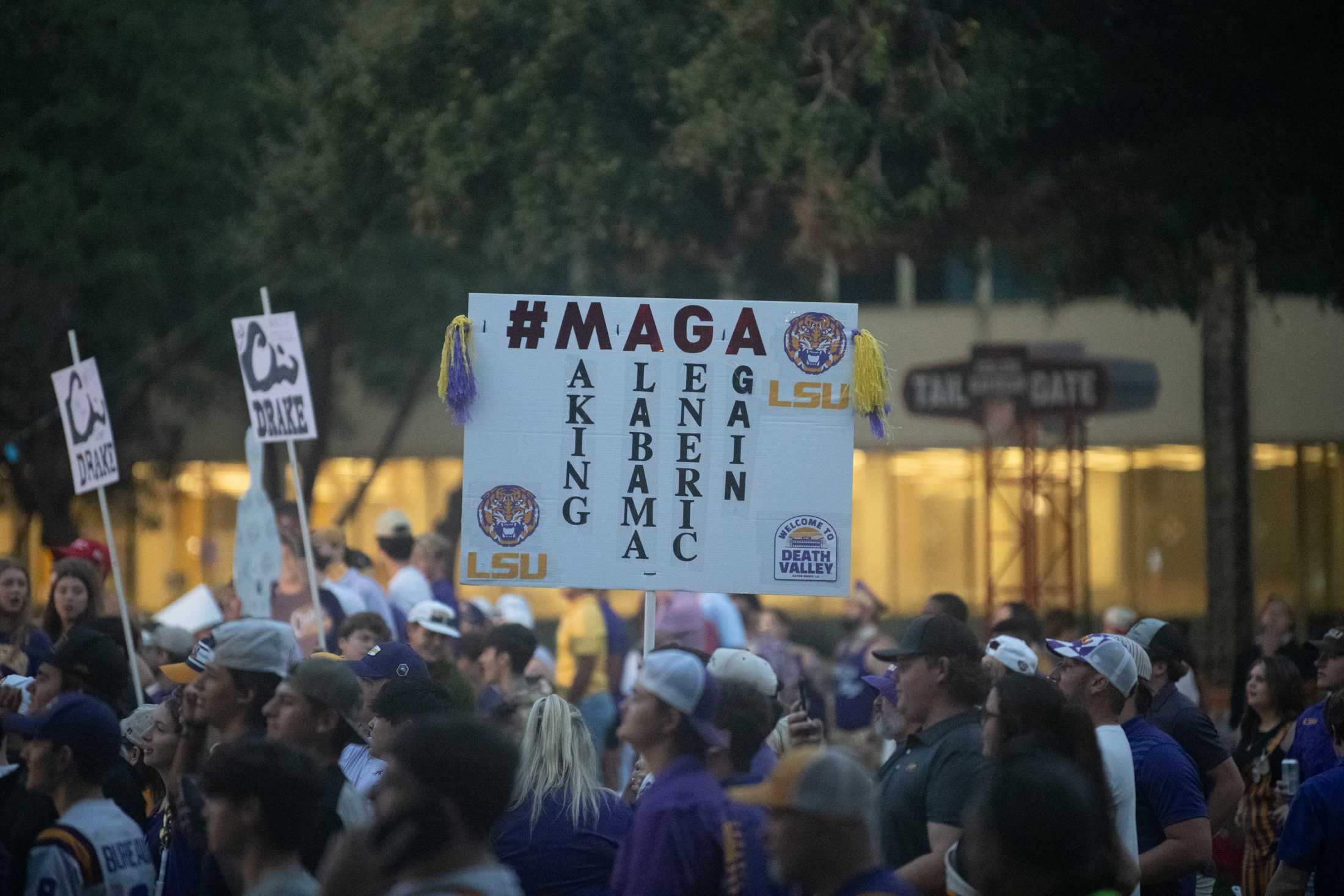 PHOTOS: See our favorite signs from College GameDay in Baton Rouge