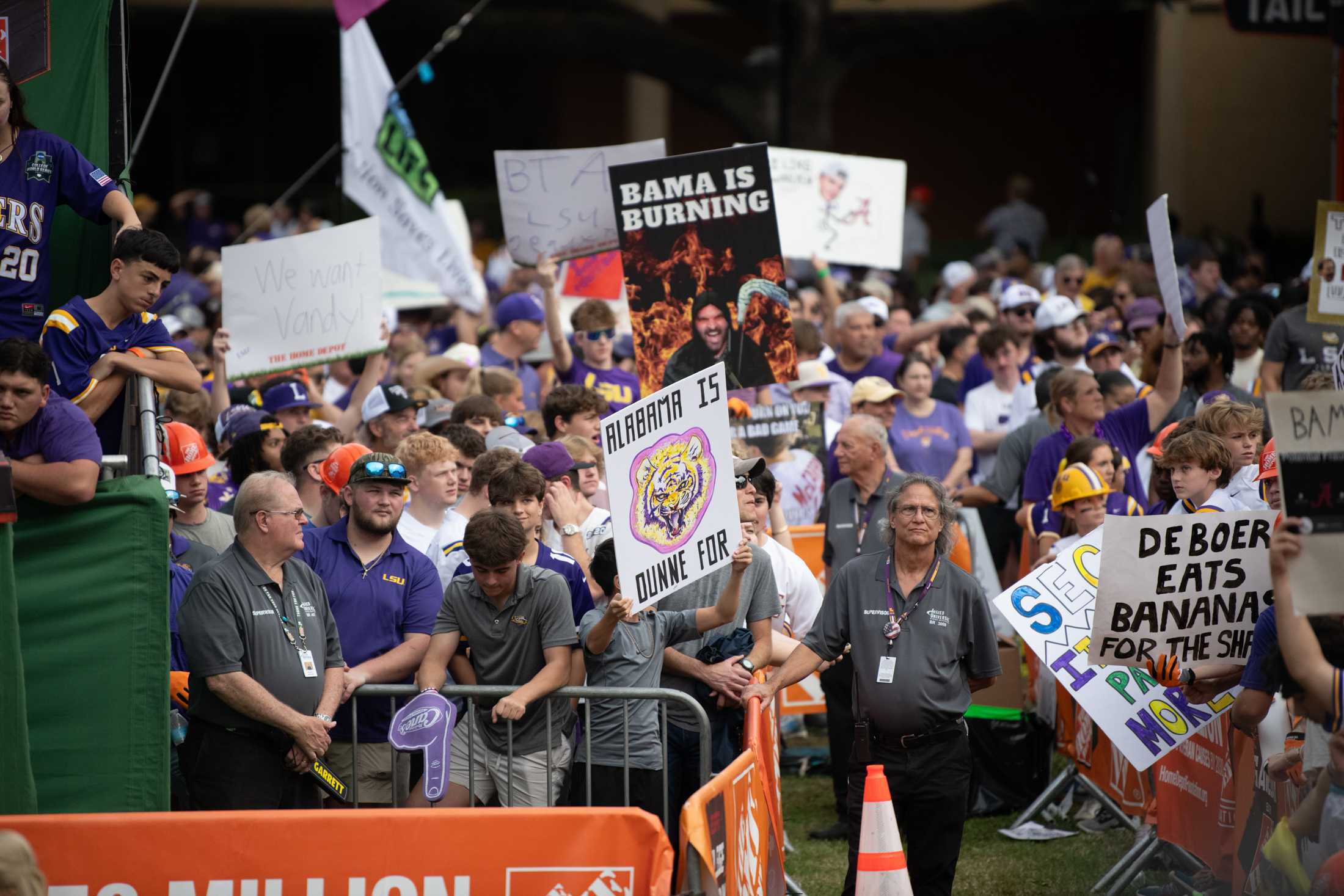 PHOTOS: See our favorite signs from College GameDay in Baton Rouge