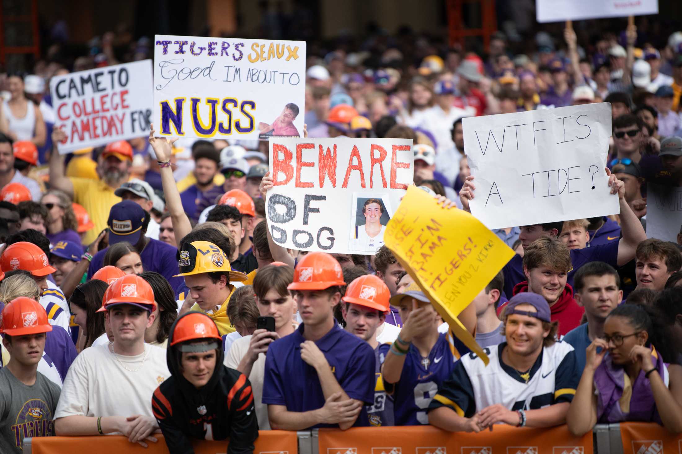 PHOTOS: See our favorite signs from College GameDay in Baton Rouge