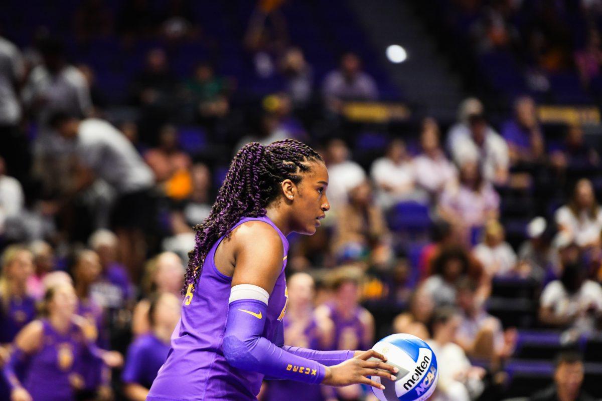 LSU volleyball senior Jade Demps (23) prepares to serve the ball on Friday, Aug. 25, 2023, during LSU&#8217;s 3-2 win against UCLA in the Pete Maravich Assembly Center in Baton Rouge, La.