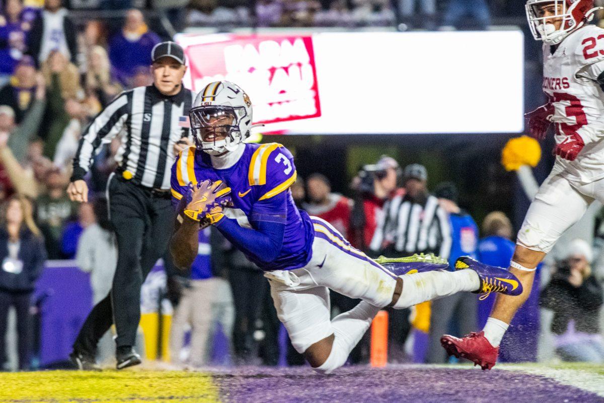 LSU football redshirt junior wide receiver Chris Hilton Jr. (3) makes a diving catch touchdown Saturday, Nov. 30, 2024, during LSU's 37-17 win over Oklahoma at Tiger Stadium in Baton Rouge, La.