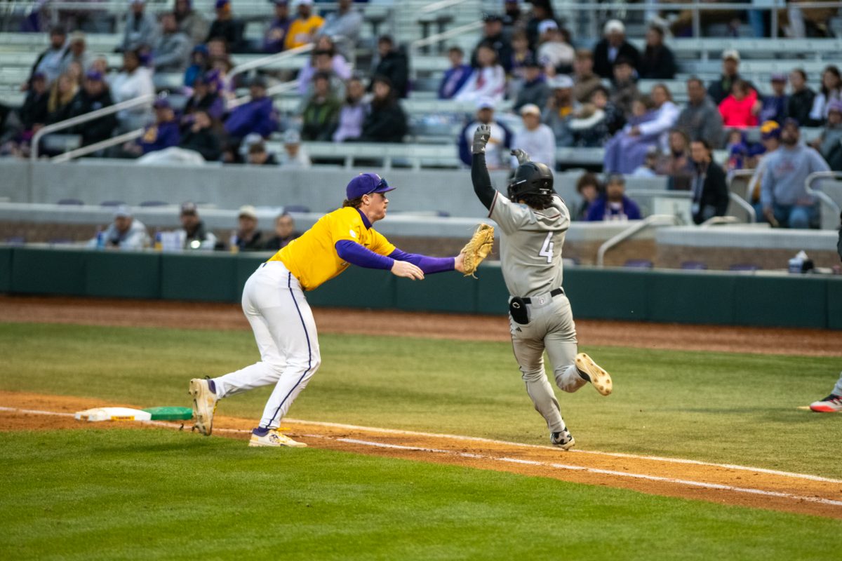 LSU baseball junior first baseman Jared Jones (22) tags the runner Saturday, Feb. 22, 2025, during LSU's 12-1 win over Omaha.