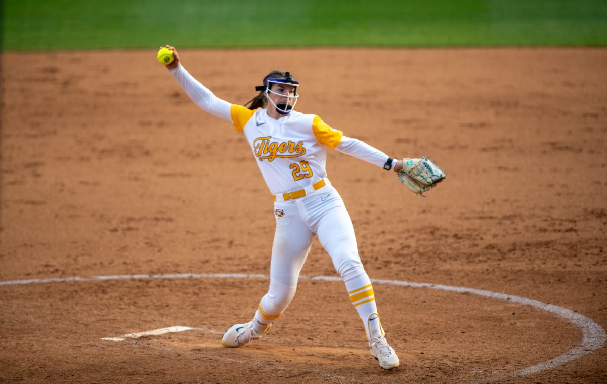 LSU softball junior pitcher Sydeney Berzon (29) pitches during LSU's 4-1 win over Kentucky on Friday, March 14, 2025, at Tiger Park in Baton Rouge, La.