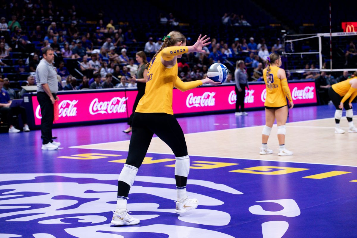 LSU volleyball sophomore middle blocker Jessica Jones (7) serves during LSU’s 0-3 loss against Kentucky on Sunday, Oct. 12, 2025, at the Pete Maravich Assembly Center in Baton Rouge, La.