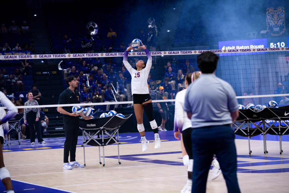 LSU volleyball freshman setter Takyla Brown (25) sets the ball before LSU’s 2-3 loss against Tennessee on Friday, Oct. 3, 2025, at Pete Maravich Assembly Center in Baton Rouge, La.