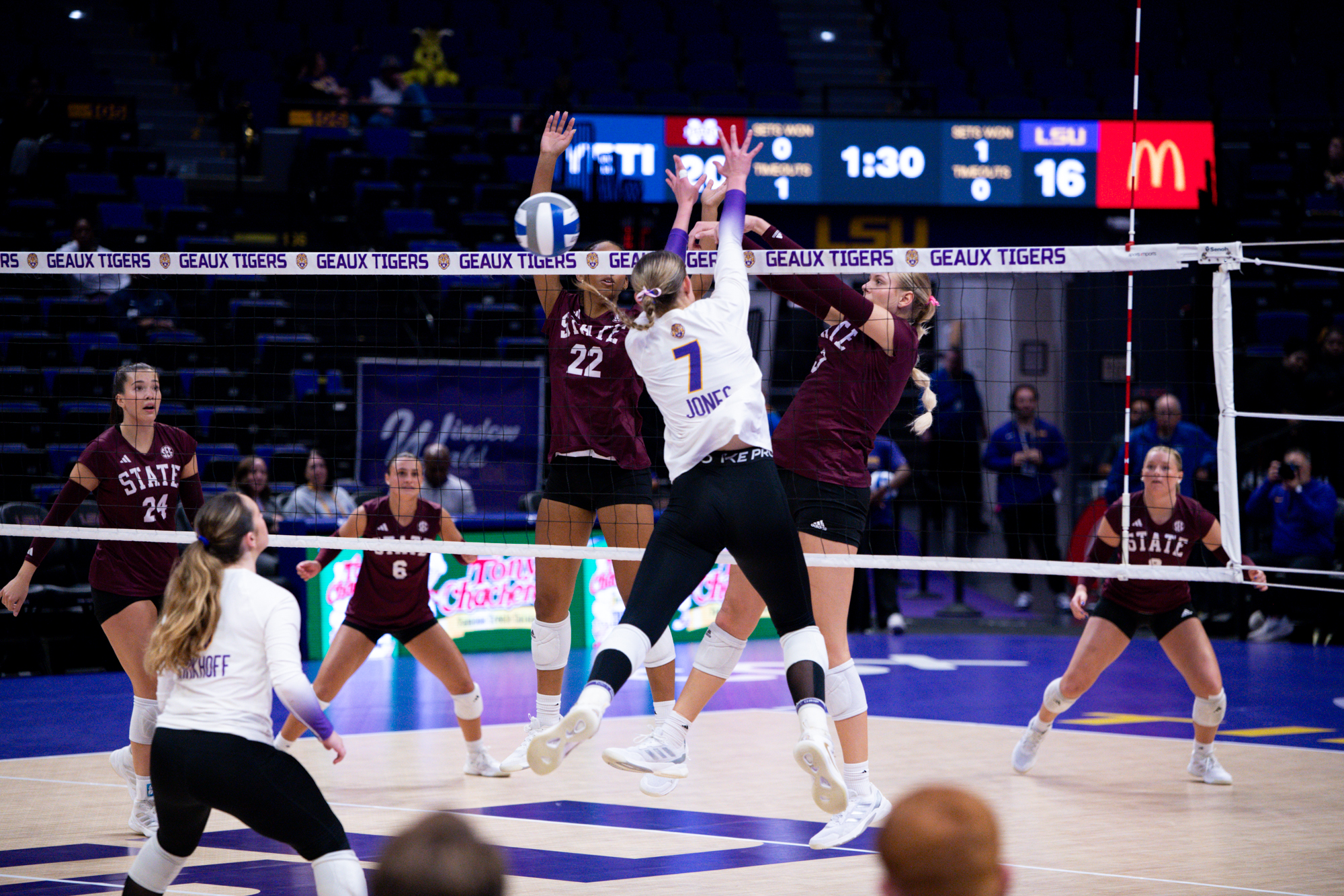 PHOTOS: LSU volleyball continues losing streak with fall to Mississippi State