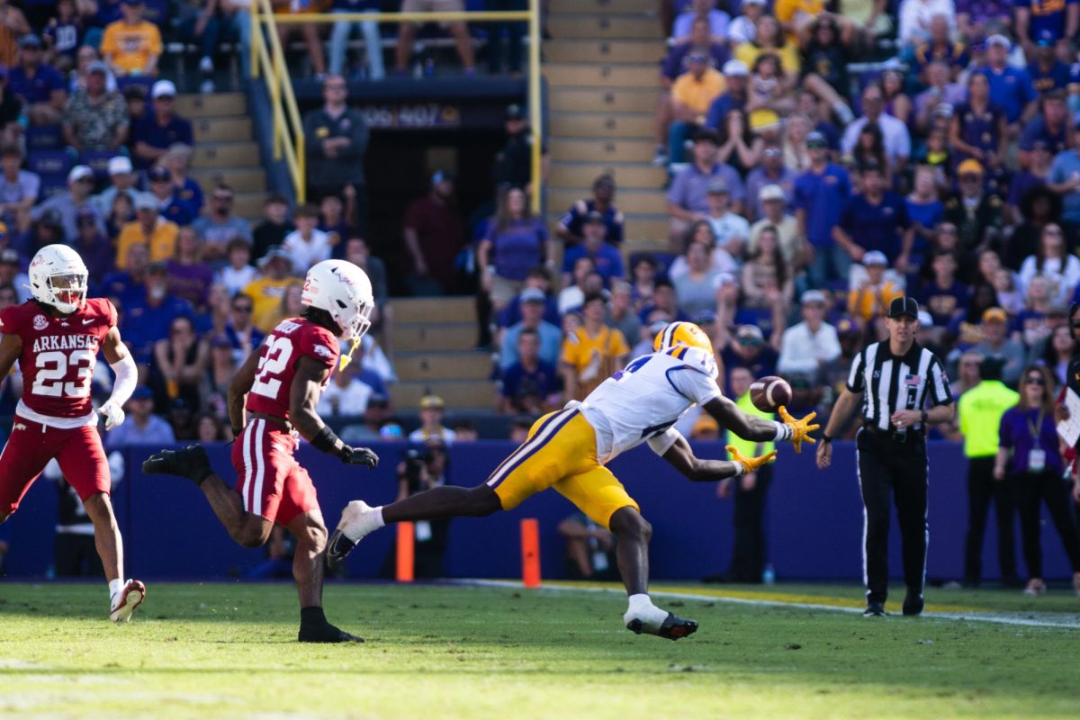 LSU football senior wide receiver Zavion Thomas (0) throws an incomplete pass to sophomore tight end Trey’Dez Green (14) on Saturday, Nov. 15, 2025, during LSU’s 23-22 win against Arkansas at Tiger Stadium in Baton Rouge, La.