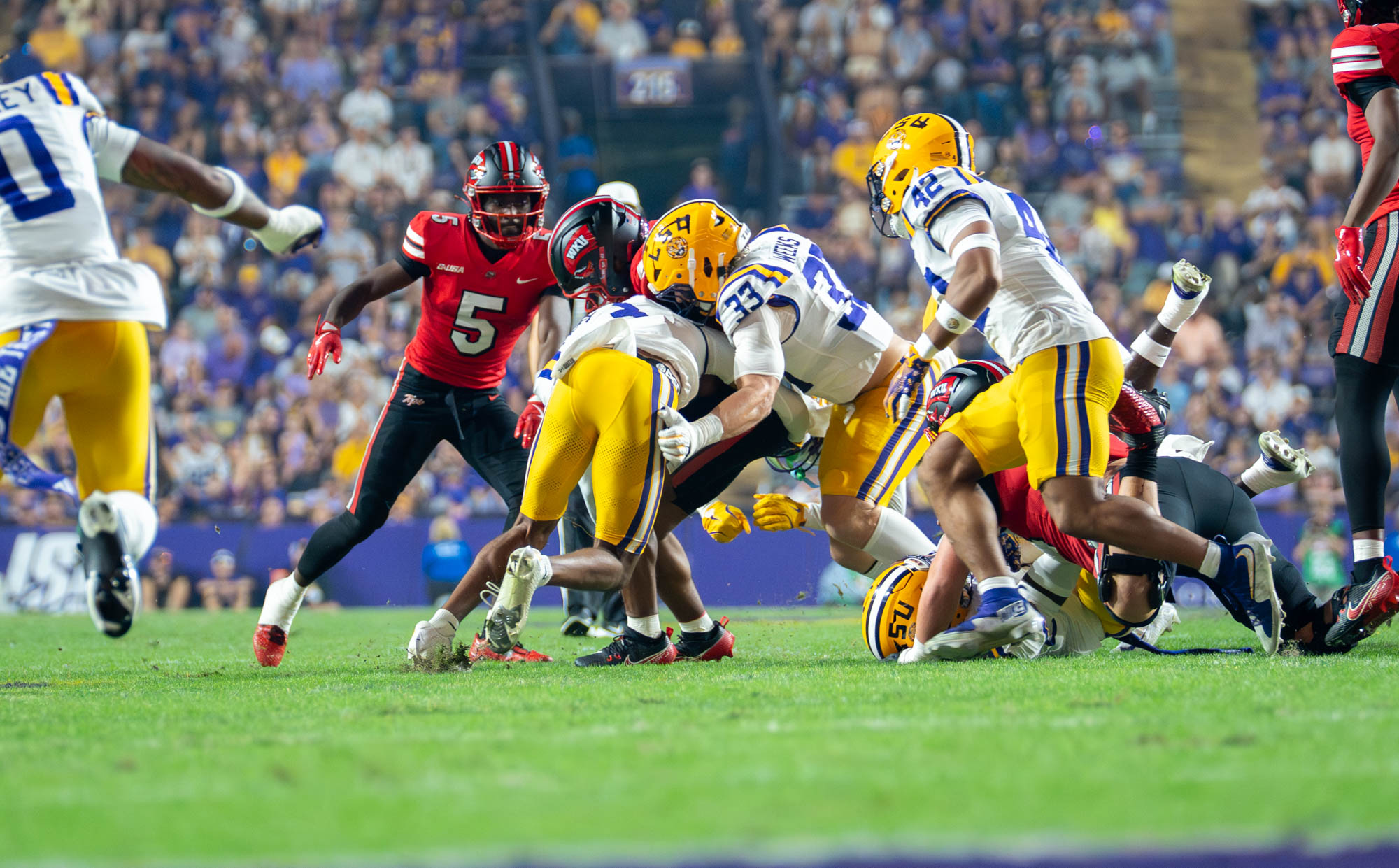 PHOTOS: LSU football narrowly defeats WKU in non-conference play