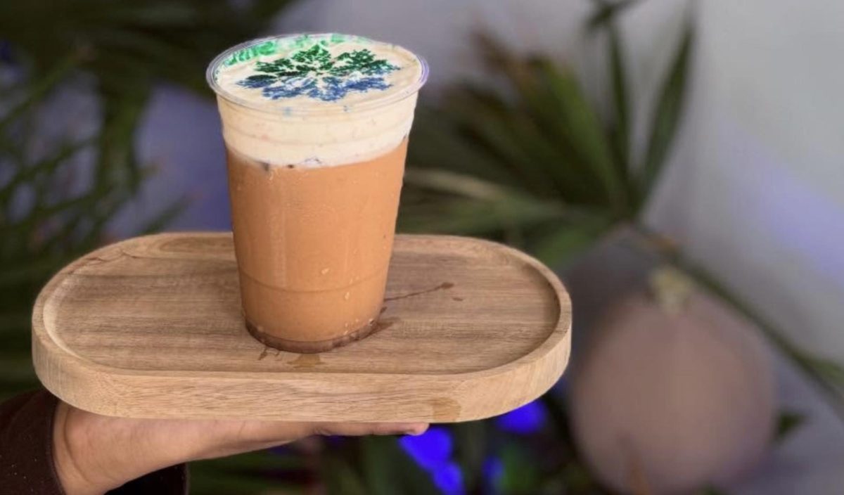 Pura Vida's new king cake latte (via Instagram)